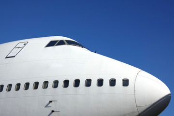 avion de ligne cockpit blanc