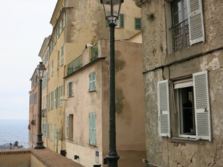 Korsika Bastia Hausfassaden und Gassen 19