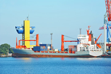 Fototapeta premium Cargo crane and ship