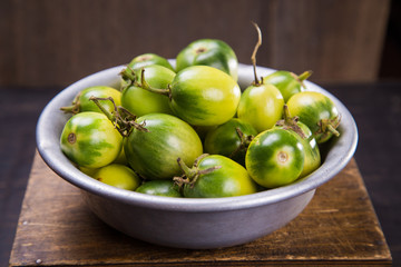 some green tomatoes