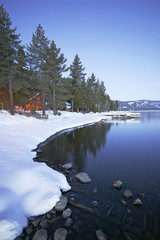 Obraz premium lake snow house