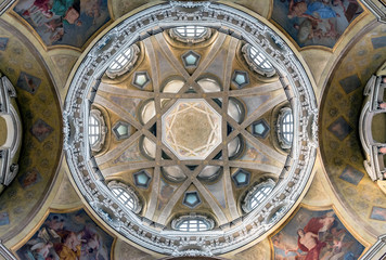 Fototapeta na wymiar Royal Church of San Lorenzo ceiling in Turin