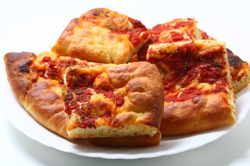 Pizza margherita con pomodoro