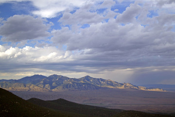 Fototapeta na wymiar mountains clouds n desert