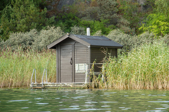 schwimmendes Saunahaus