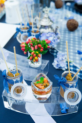 Yum canned cocktail  wedding in the party