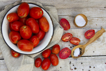 Урожай помидоров и соль