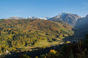 Fototapeta na wymiar Massif de Belledonne - Vallée du Grésivaudan.
