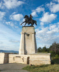 Monument of Tatishchev on the banks of the Volga river at Toglia
