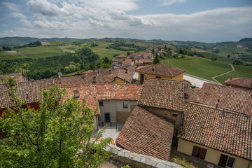 Obraz premium Piemonte - Le Langhe terre di castelli e vino 