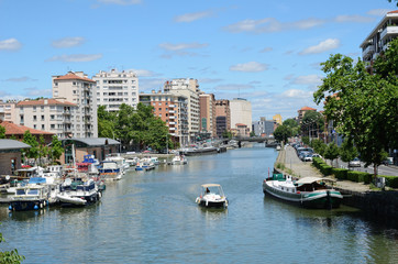 Fototapeta na wymiar Summer view of Toulouse