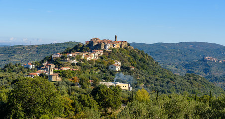 Fototapeta na wymiar village on the hill, tuscany, italy