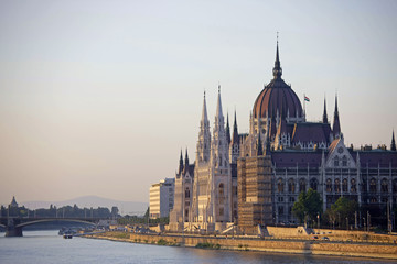 Obraz premium parliament n river view