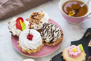 Different cakes composition