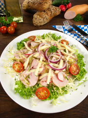 Wurstsalat mit Käse