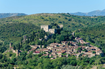 Fototapeta na wymiar Castelnou, plus beau village de France