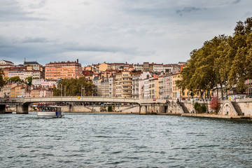 Obraz premium La Saône et la Promenade du défilé de la Saône à Lyon
