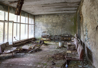 Fototapeta na wymiar Spital in Prypjat bei Chernobyl