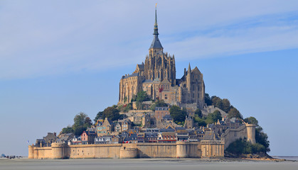 Mont saint Michel vu des près salés