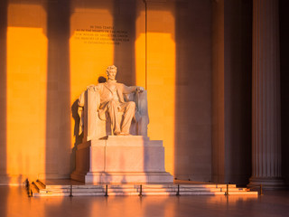 Sun at dawn illuminates Lincoln statue