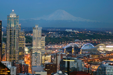 Fototapeta premium cityscape dusk rainier