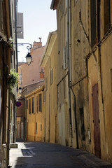 Fototapeta na wymiar empty narrow street