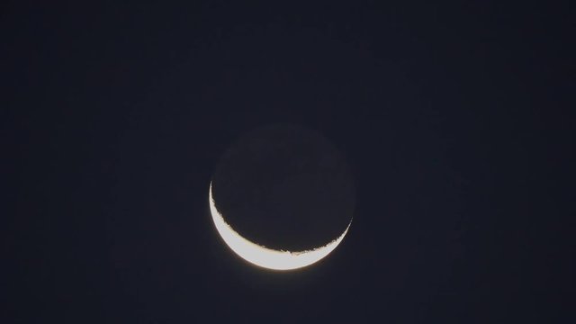 Earthshine of a crescent moon(4K)