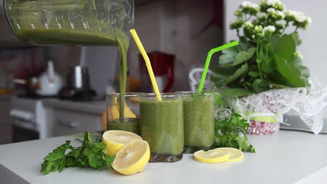 Green vitamin cocktail. Smoothies. Cleaning the body
