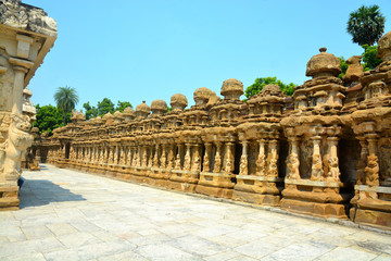 Kanchi Kailasanathar Temple is located in Kanchipuram outside Chennai, Tamil Nadu, India. Temple was built in 685 AD by the Pallava kingdom.