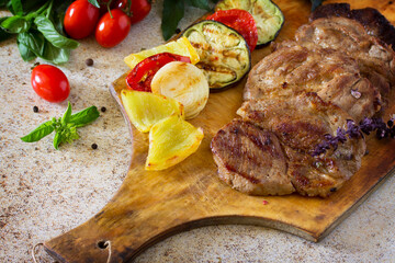 Roast beef or pork with sauce and grilled autumn vegetables: pep