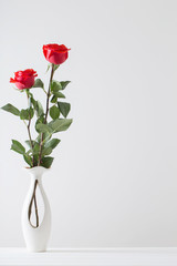 Fototapeta premium bouquet of red roses in vase