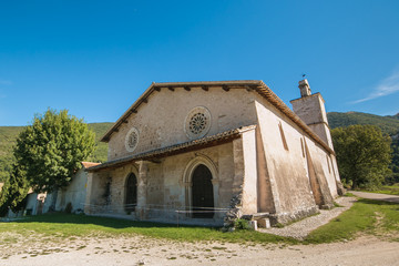 Chiesa di San Salvatore a Campi di Norcia poco prima del terremoto