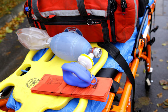 Breathing Mask For Emergency Ambulance Rescue Stretcher Trolleys