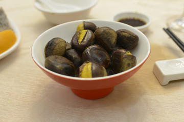castagne in un ristorante tradizionale di cucina cinese