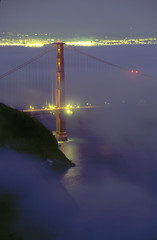 Obraz premium ggb night fog
