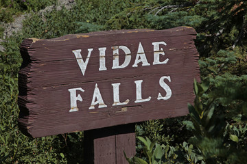 videa waterfalls sign