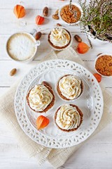 Carrot cupcakes with cream