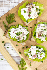 Obraz na płótnie Canvas sandwiches with cottage cheese, chives and salad.