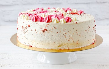 Cream roses cake