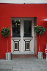 Fototapeta premium red wall door