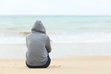 Teenager girl thinking watching the sea