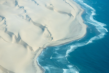 Skelettküste mit Schiffswrack, Namibia, Luftbild
