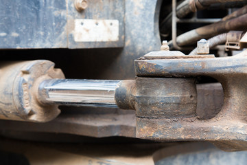 Hydraulic piston system for bulldozers, tractors, excavators, selective focus