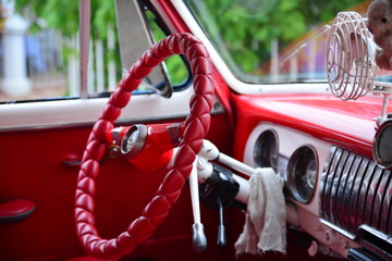 volante rosso auto d'epoca