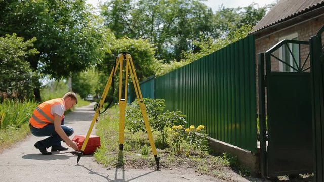 Worker prepare geodetic device for surveying