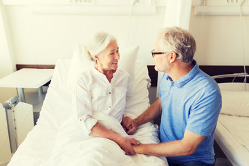 Fototapeta premium senior couple meeting at hospital ward
