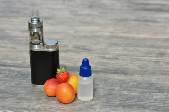 Electronic cigarette and liquid for her.Yellow plum.