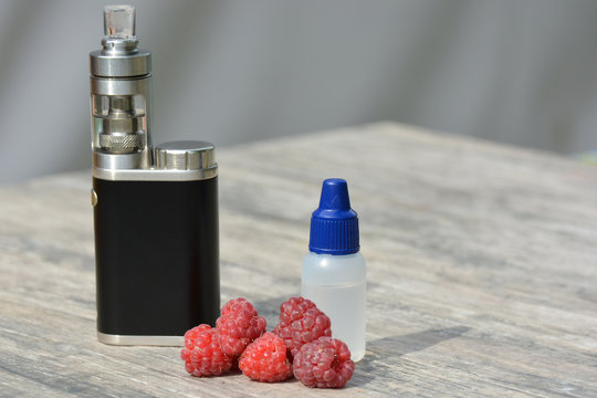 Electronic cigarette and liquid for her.Raspberry.