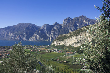 Fototapeta na wymiar mountain lake Garda, a Aerial View on a sunny day