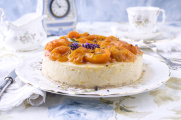 Cheesecake mit Pfirsichen